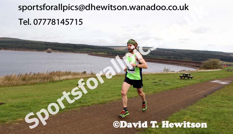 Ceri Rees on his way to winning his 3rd Kielder Marathon. Photo: David T. Hewitson/Sports for All Pics
